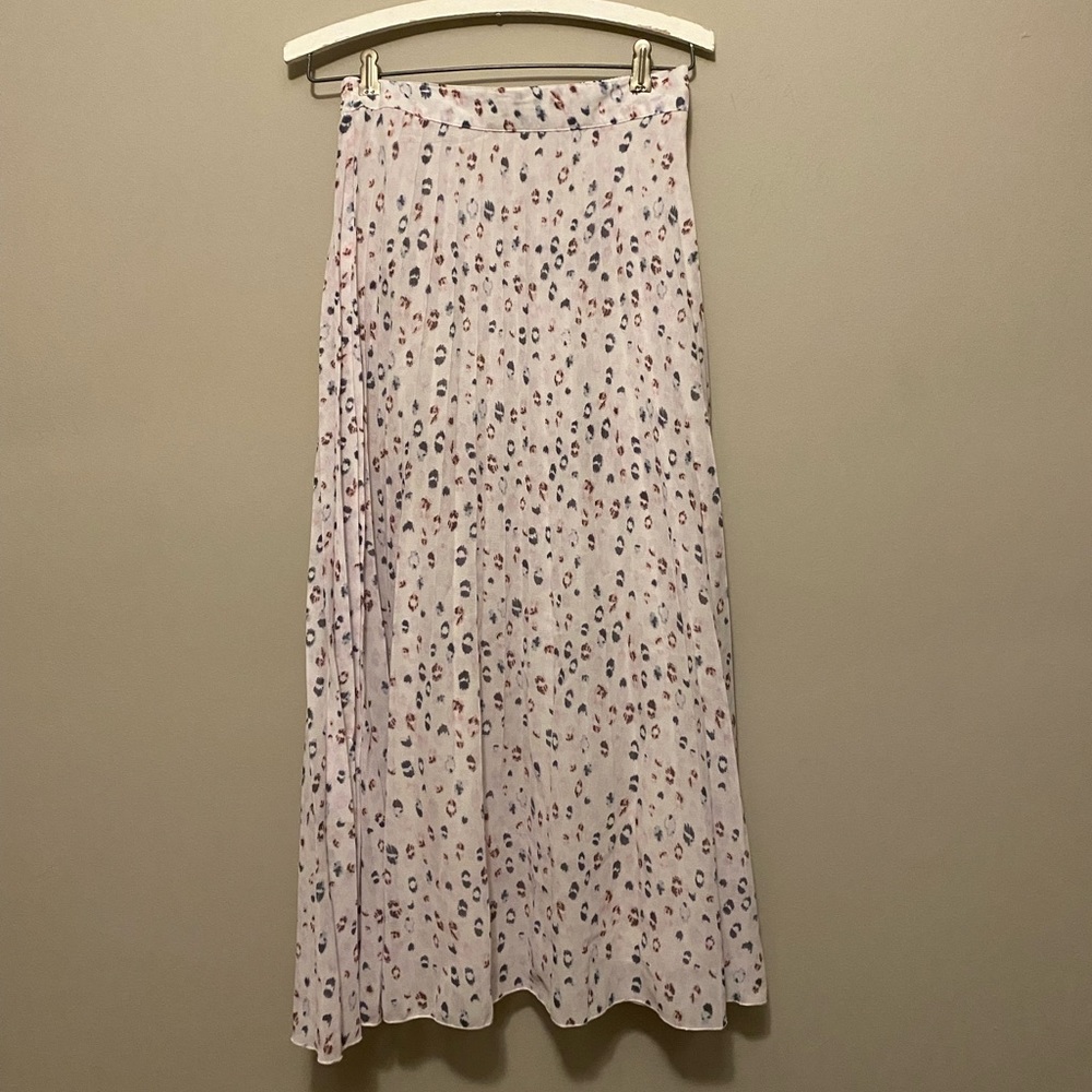Adorable pleated skirt